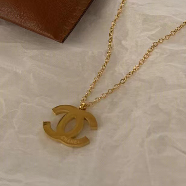 XNE-J46144 16mm double C light gold flat pendant