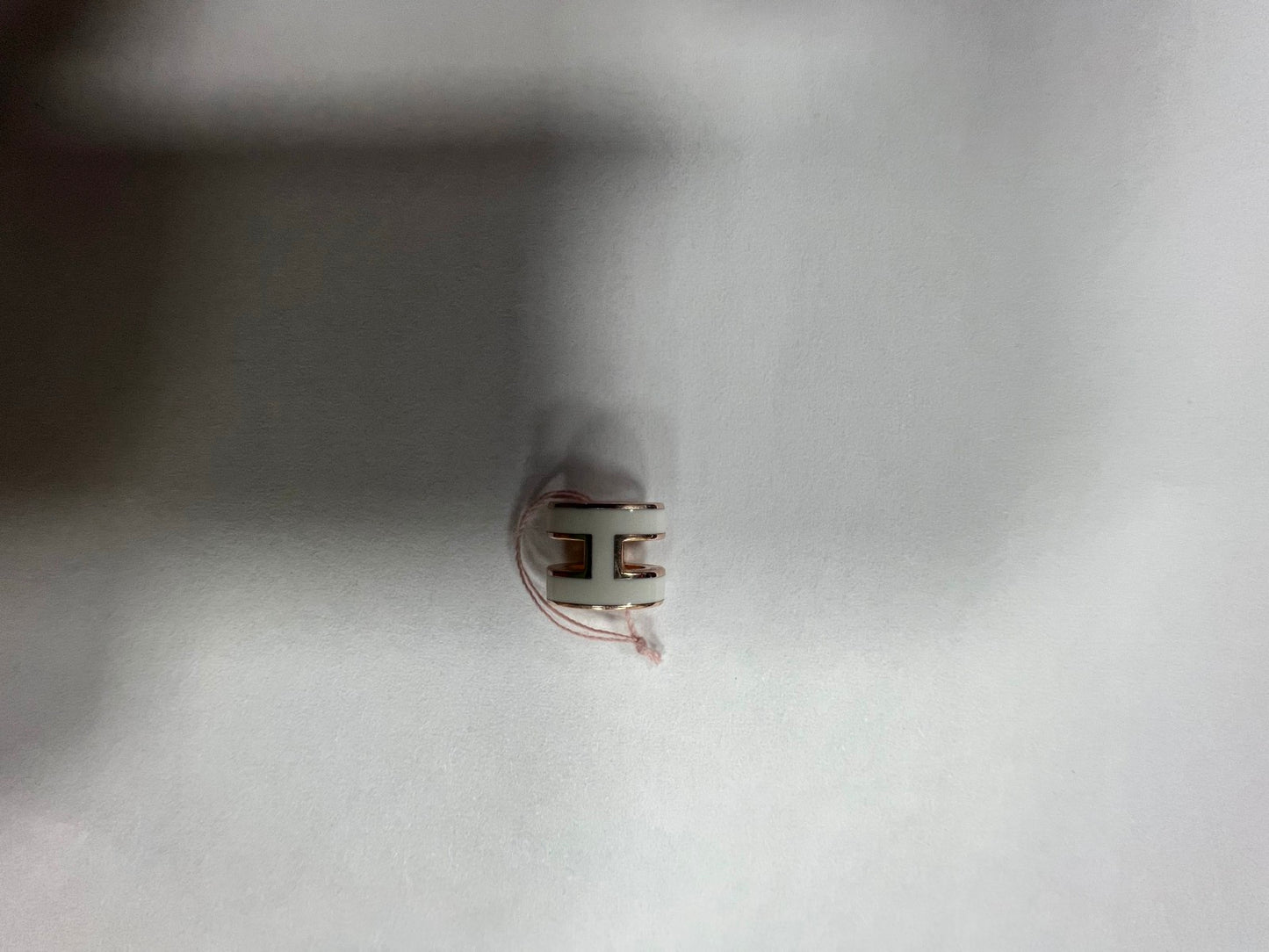 AHS-QB5648233 small egg-shaped letter H pendant guest board