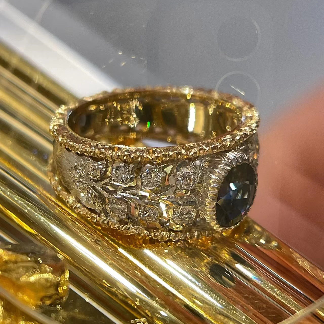 BQLT-RIN255859 Color-separated egg-shaped sapphire ring hollow wide arm