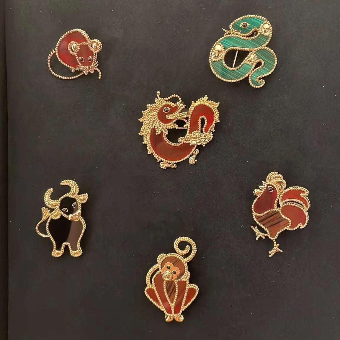 VCARP9RJ00 Dragon Brooch 40mm