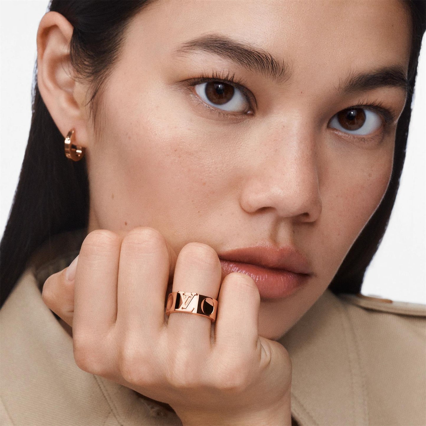 LV-Q9R85H 8mm wide light gold LOGOLV ring