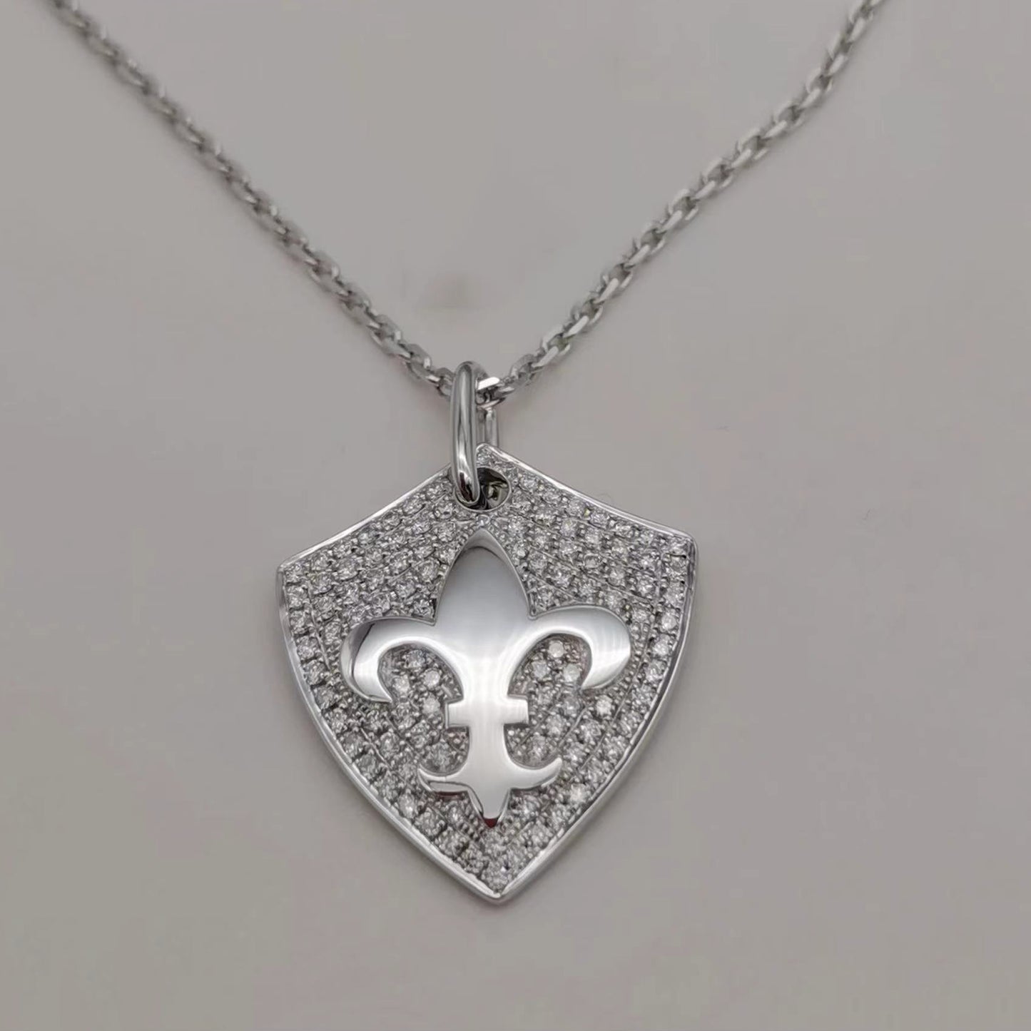 KLX-9884221 Maohua shield diamond pendant