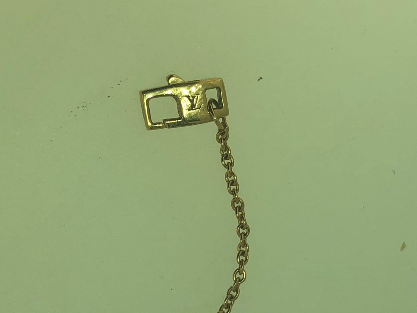 LV-Q93281光金平面细边花头梅花飞标栓链吊坠项链客版