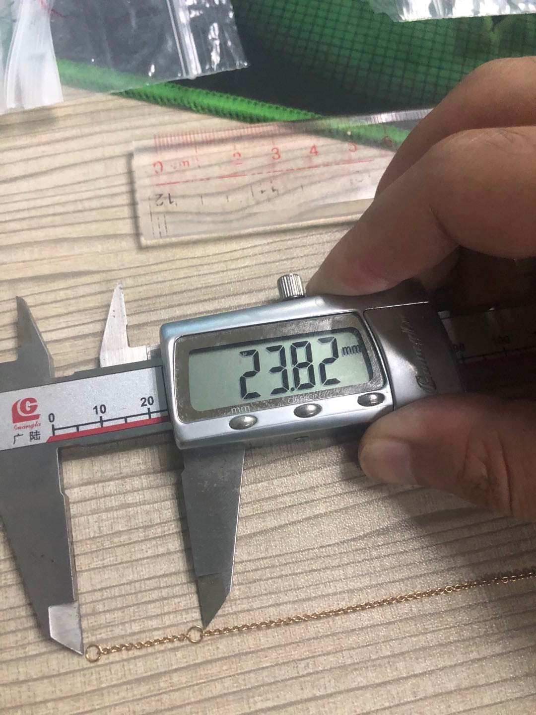 LV-Q93281光金平面细边花头梅花飞标栓链吊坠项链客版