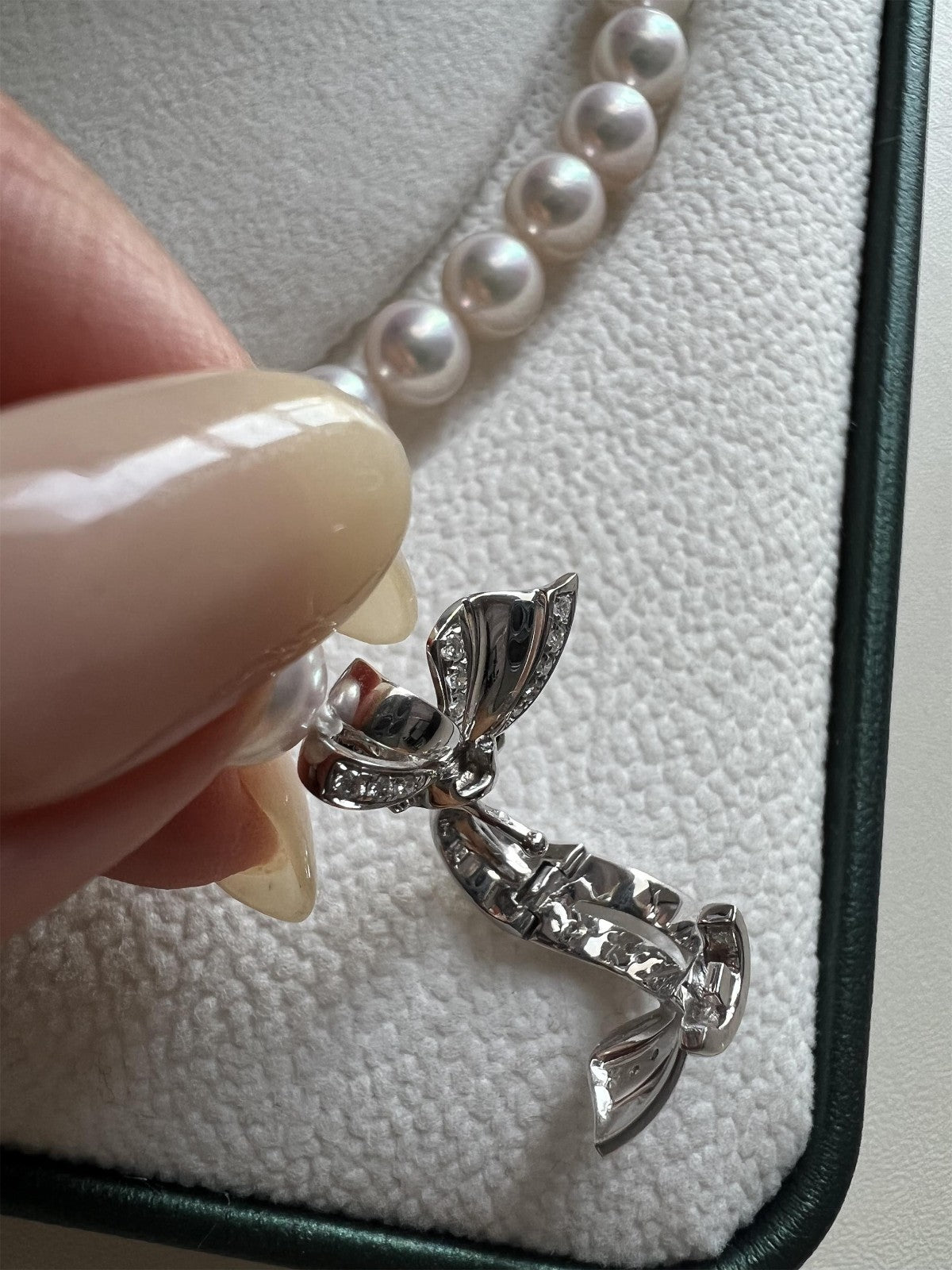YMB-WD01590GU pearl bow necklace