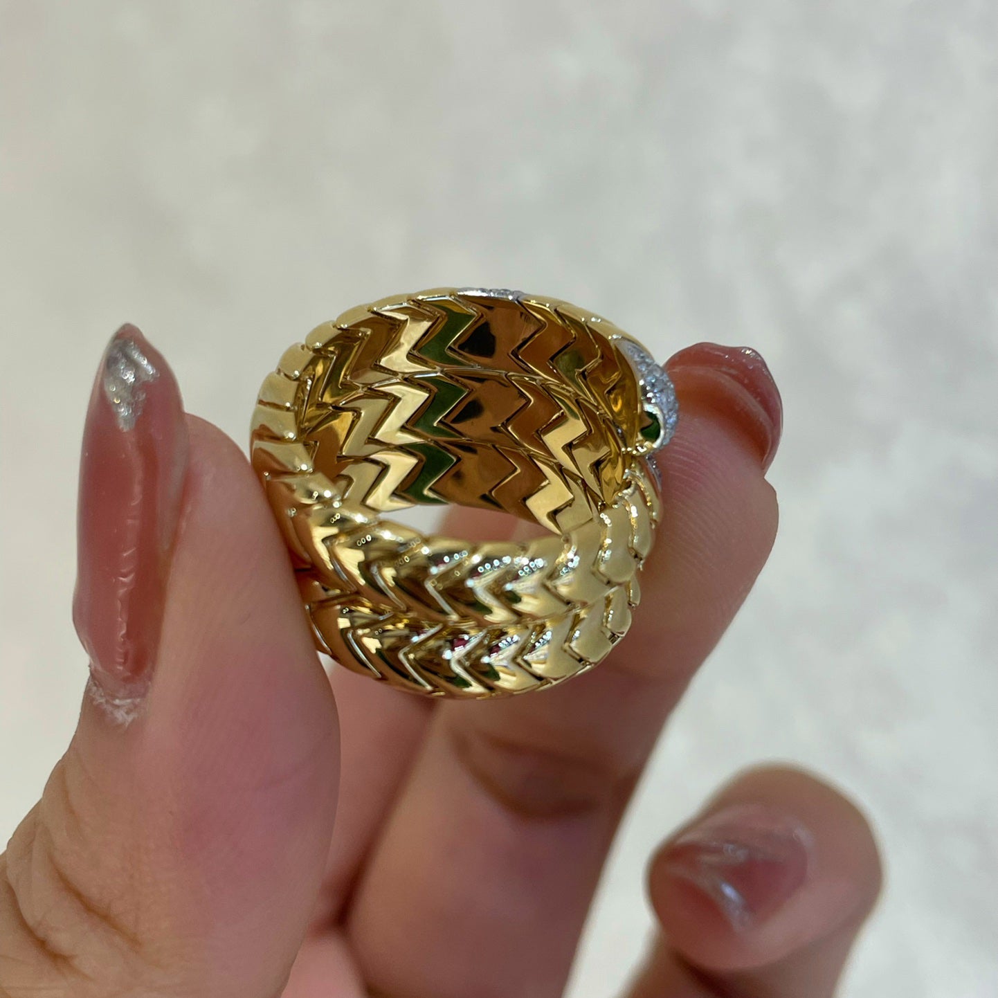 BGL-8524711 Color-separated braided snake body roll ring