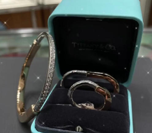 TIF-71855511 color lock half diamond ring