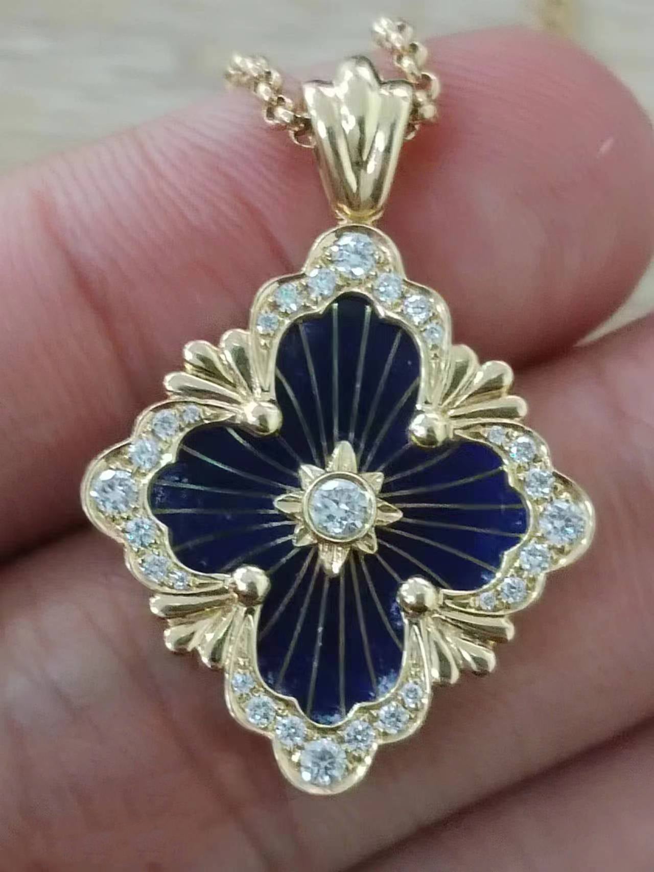 BQLT-PEN185432 enamel version with a middle ribbon set with diamonds on one side and light gold pendant on the other side European style four-leaf clover guest version