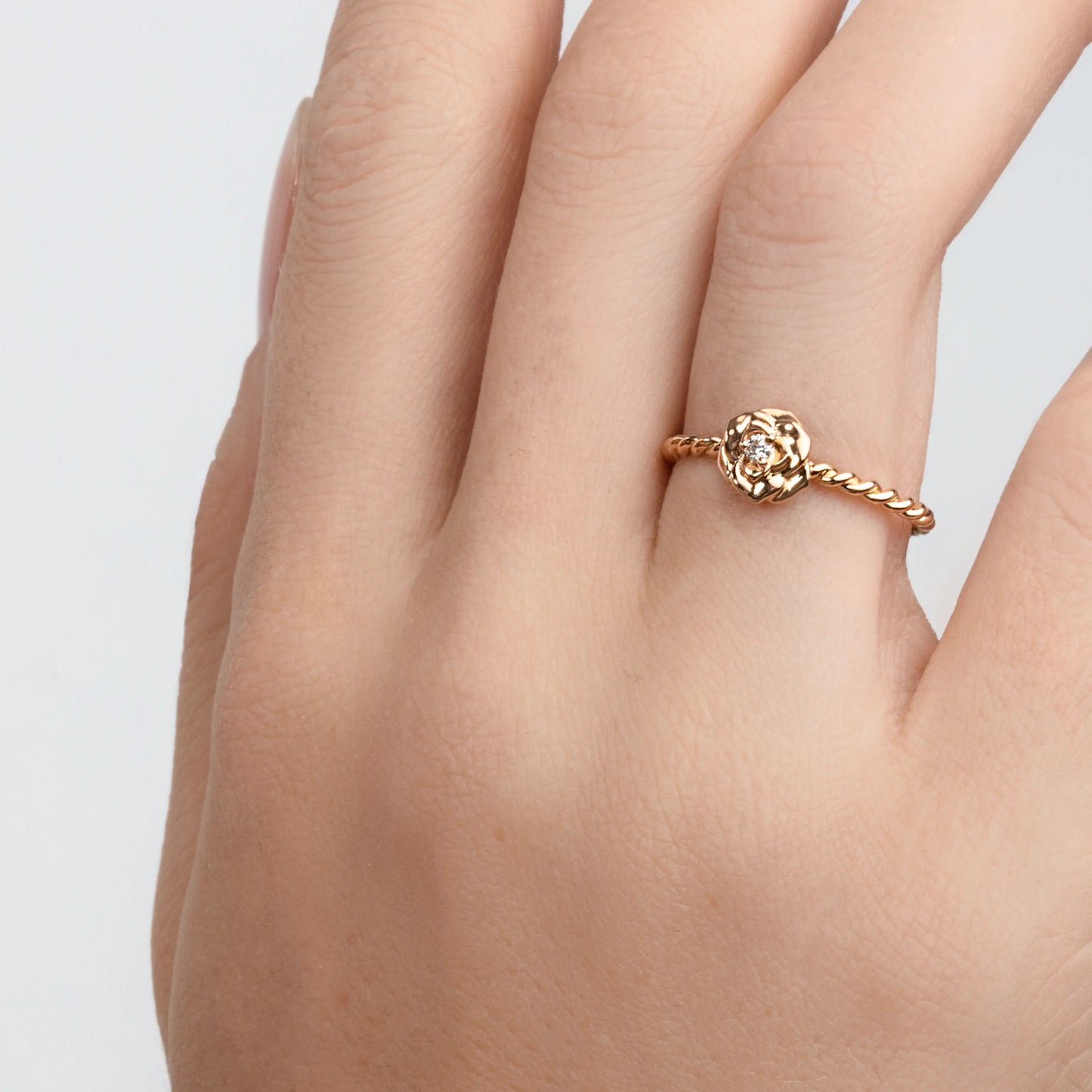 BJ-G34UV100 Solitaire Flower Twist Rope Ring
