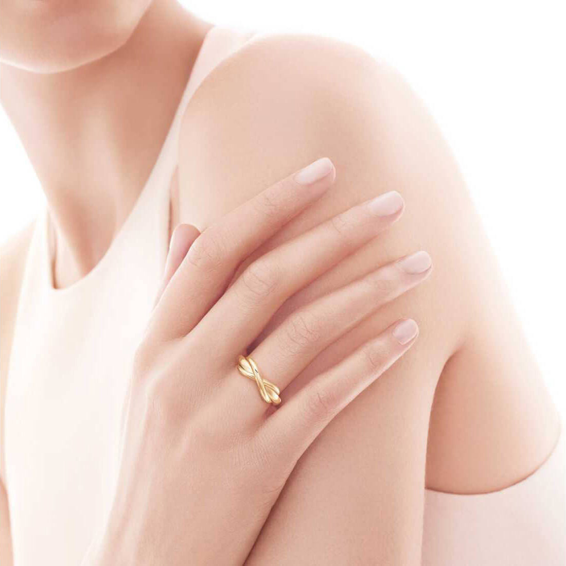 TIF16866757 light gold 8-word ring