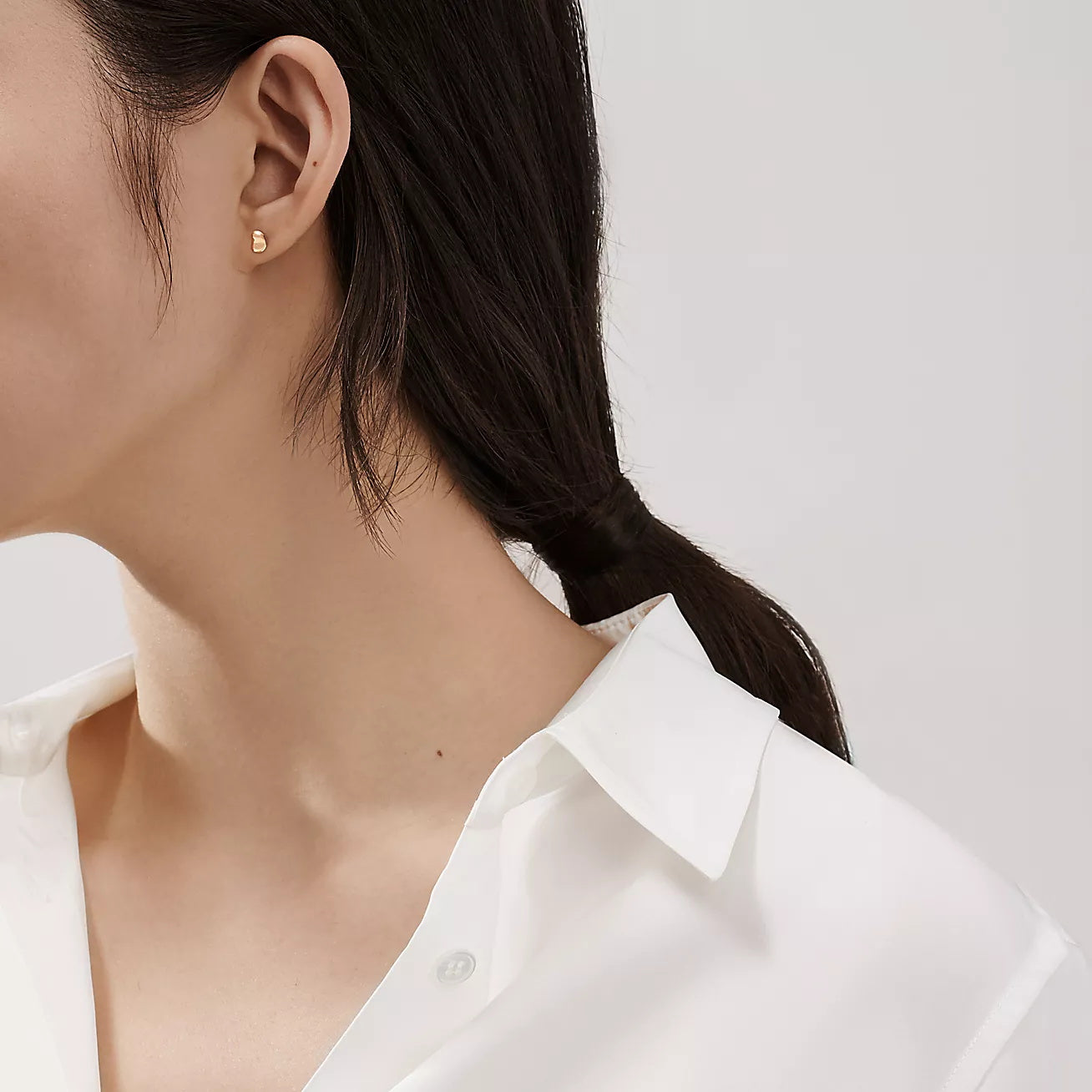 TIF60018110 9mm light gold bean stud earrings