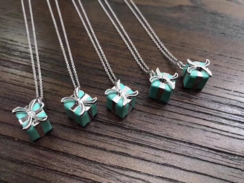 TIF56020650 guest version bow box pendant