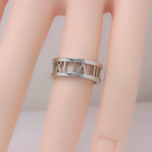 TIF17663986 light gold Roman font hollow ring