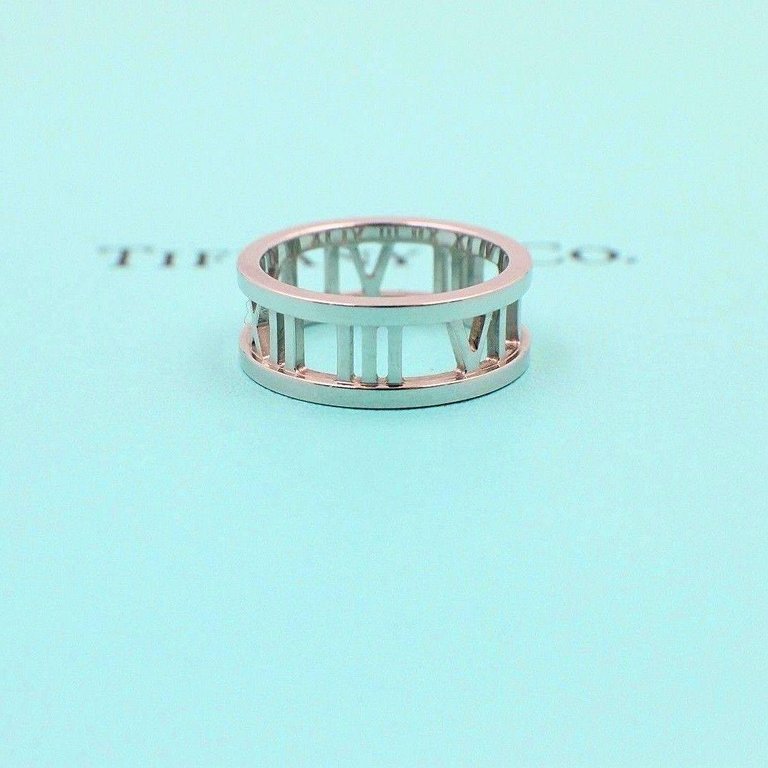 TIF17663986 light gold Roman font hollow ring