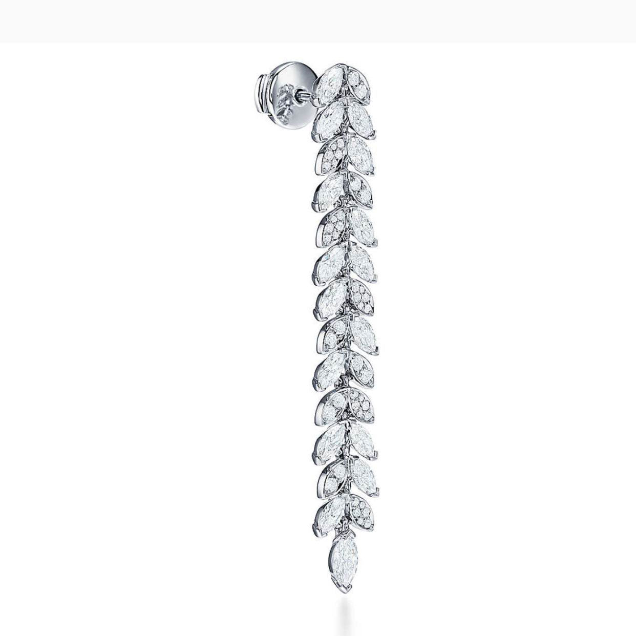 TIF39165826 horse eye movable ear hanging