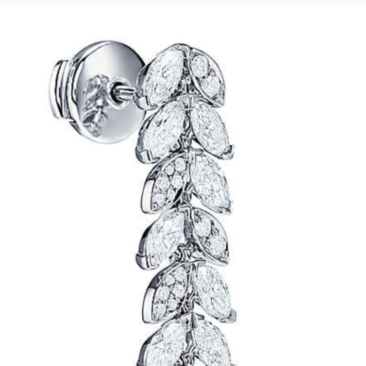 TIF39165826 horse eye movable ear hanging