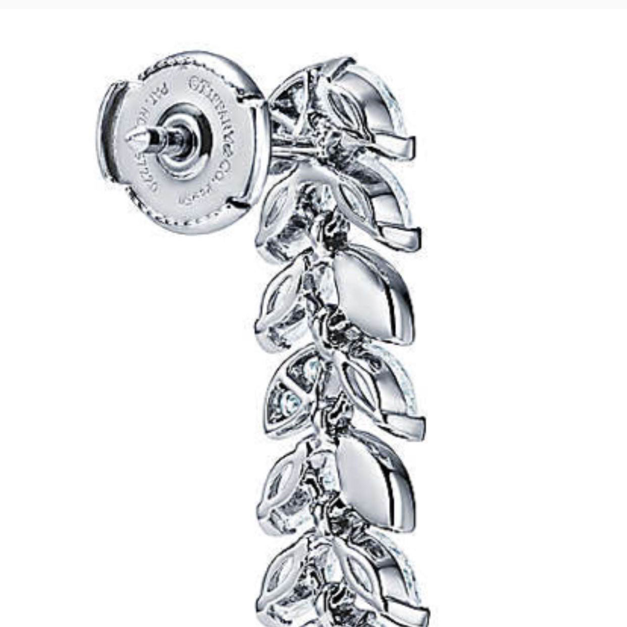 TIF39165826 horse eye movable ear hanging