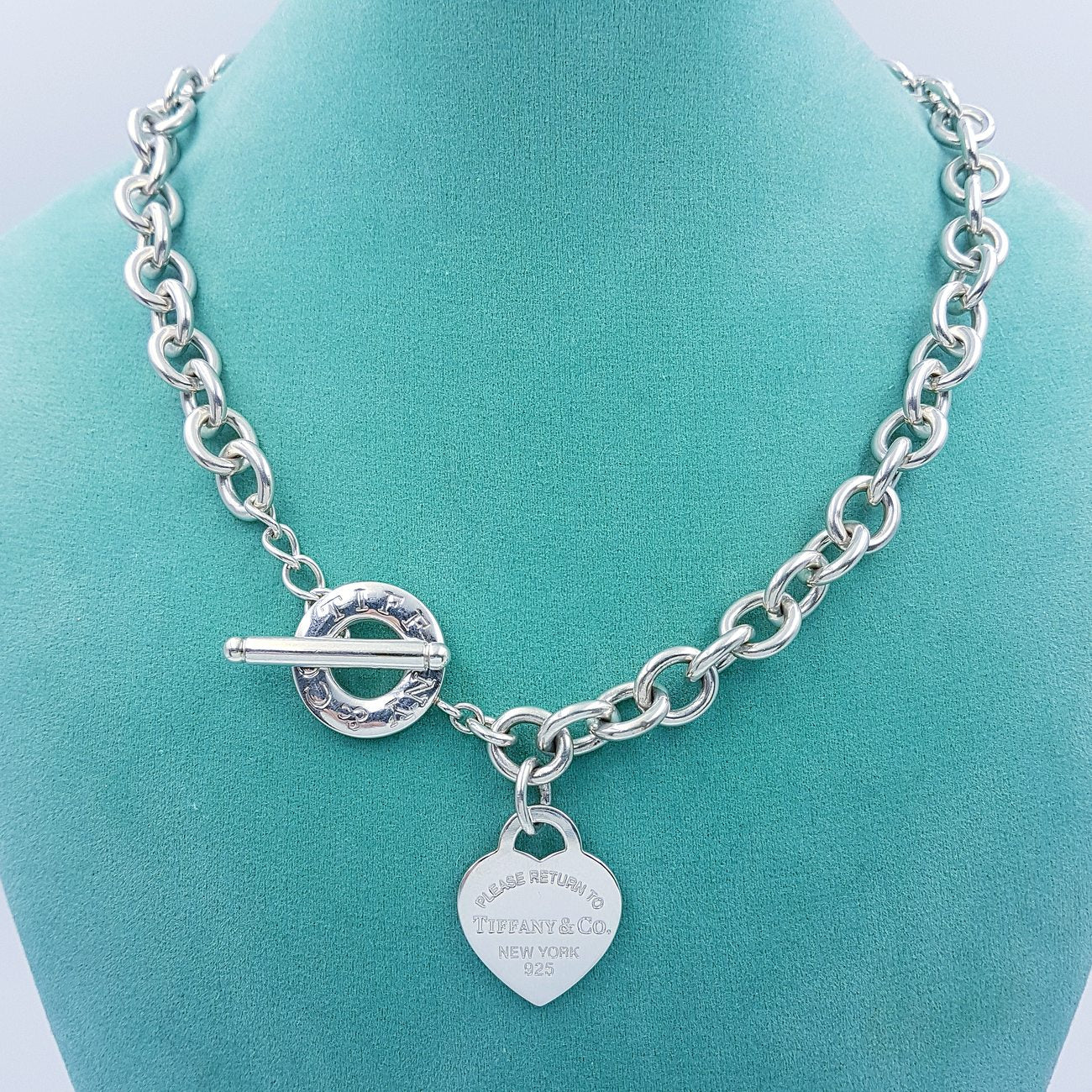 TIF28832061 light gold heart-shaped necklace