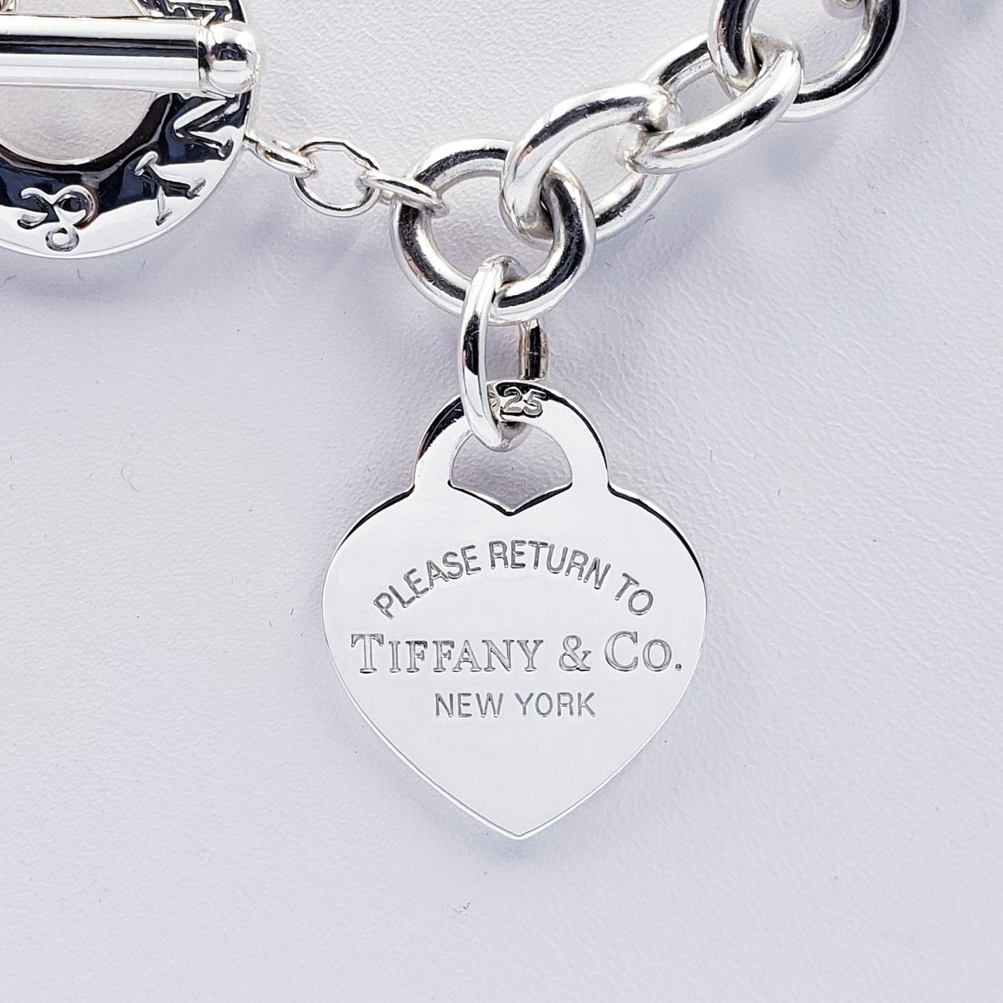 TIF28832061 light gold heart-shaped necklace