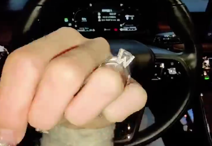 HW-4672244字母四爪满钻戒指13#1.31CT