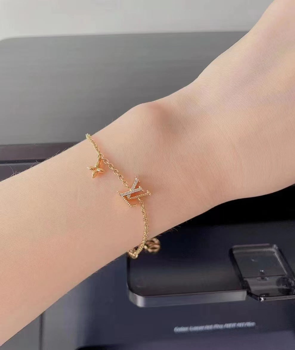 LV-M00587 letters LV bracelet LOGO