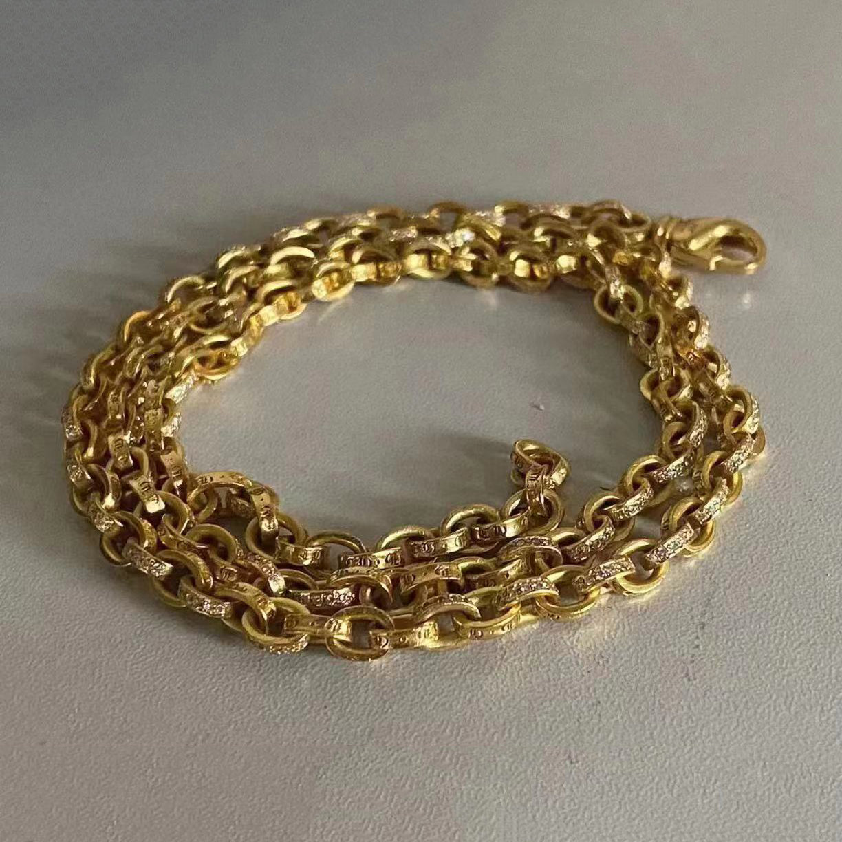 KLX-4841652 half diamond letter necklace