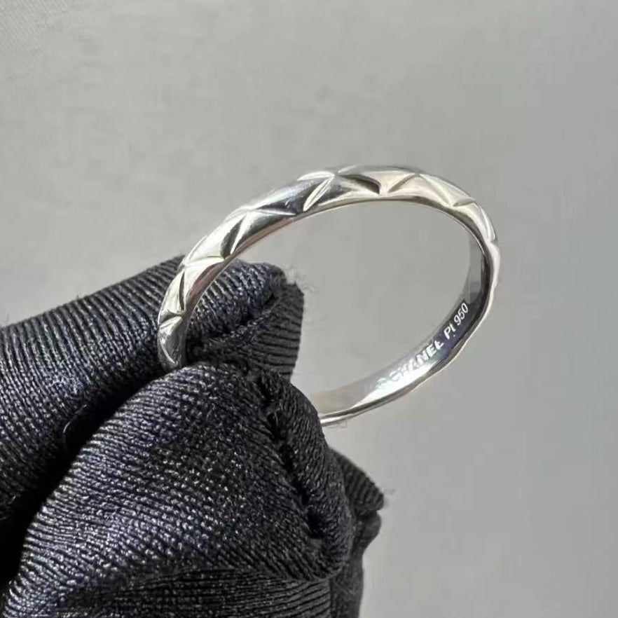 XNE-J29033 2.4mm narrow version light gold fork ring