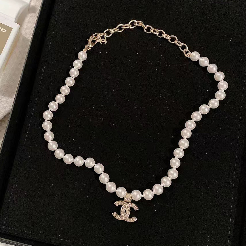 XNE-158458 20mm double C full diamond high and low level diamond pendant pearl necklace