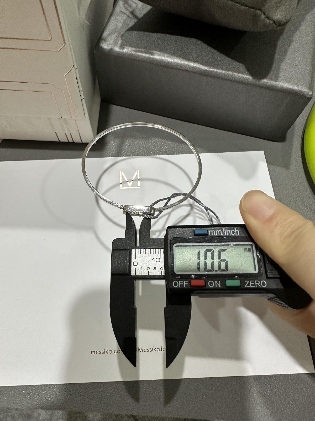MSK-11134 小号14MM活动方管手镯