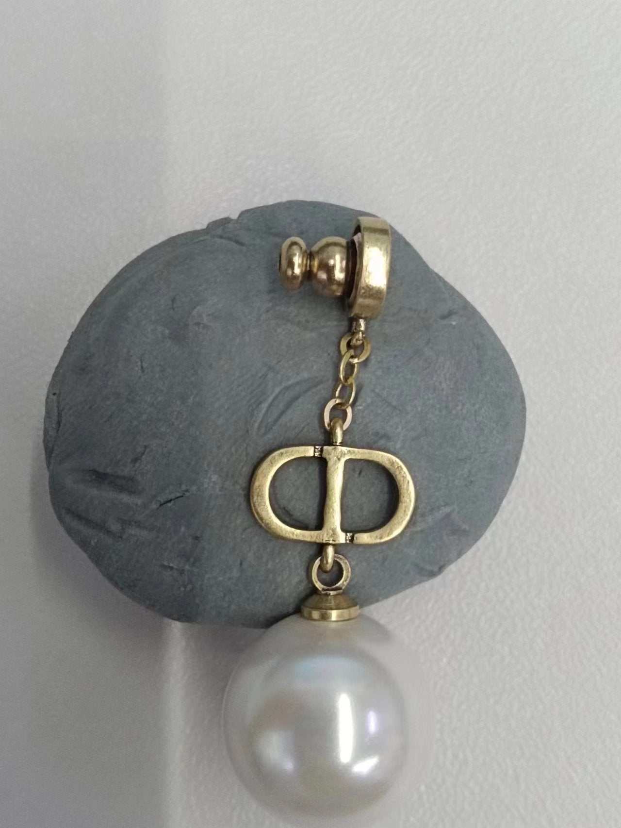 DIOR-4158412 客版CD光金字母双珍珠耳钉 大珍珠14mm
