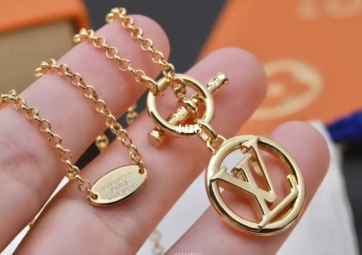 LV-M00598 light gold Q-shaped LV ring LOGO necklace