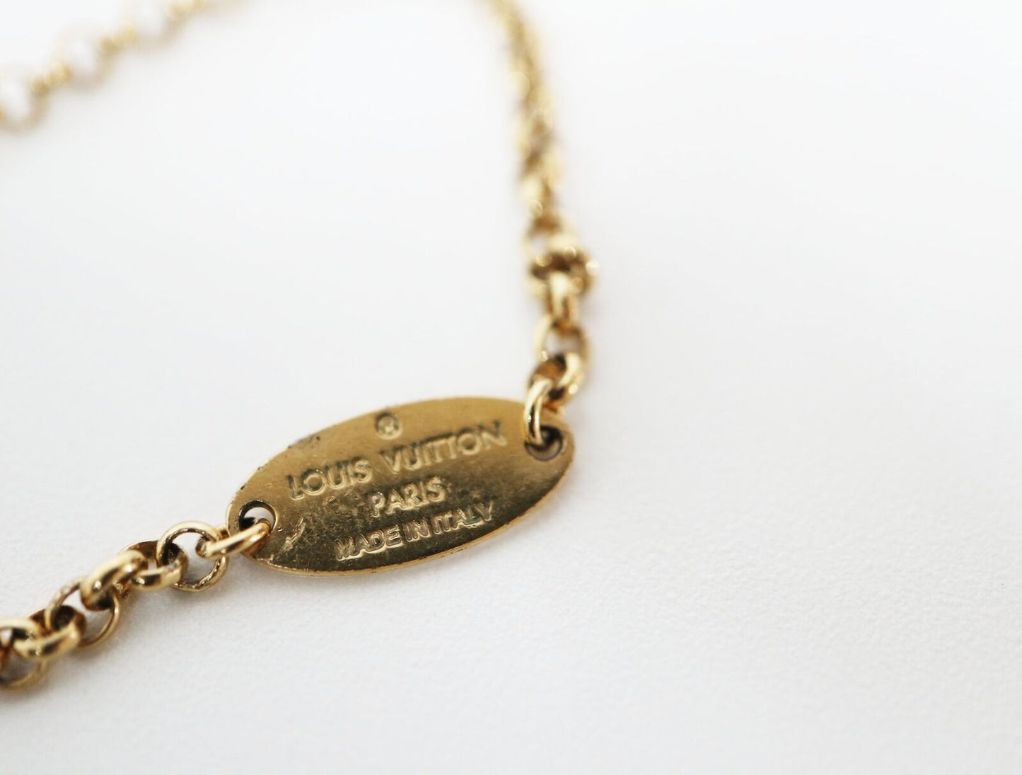 LV-M00598 light gold Q-shaped LV ring LOGO necklace