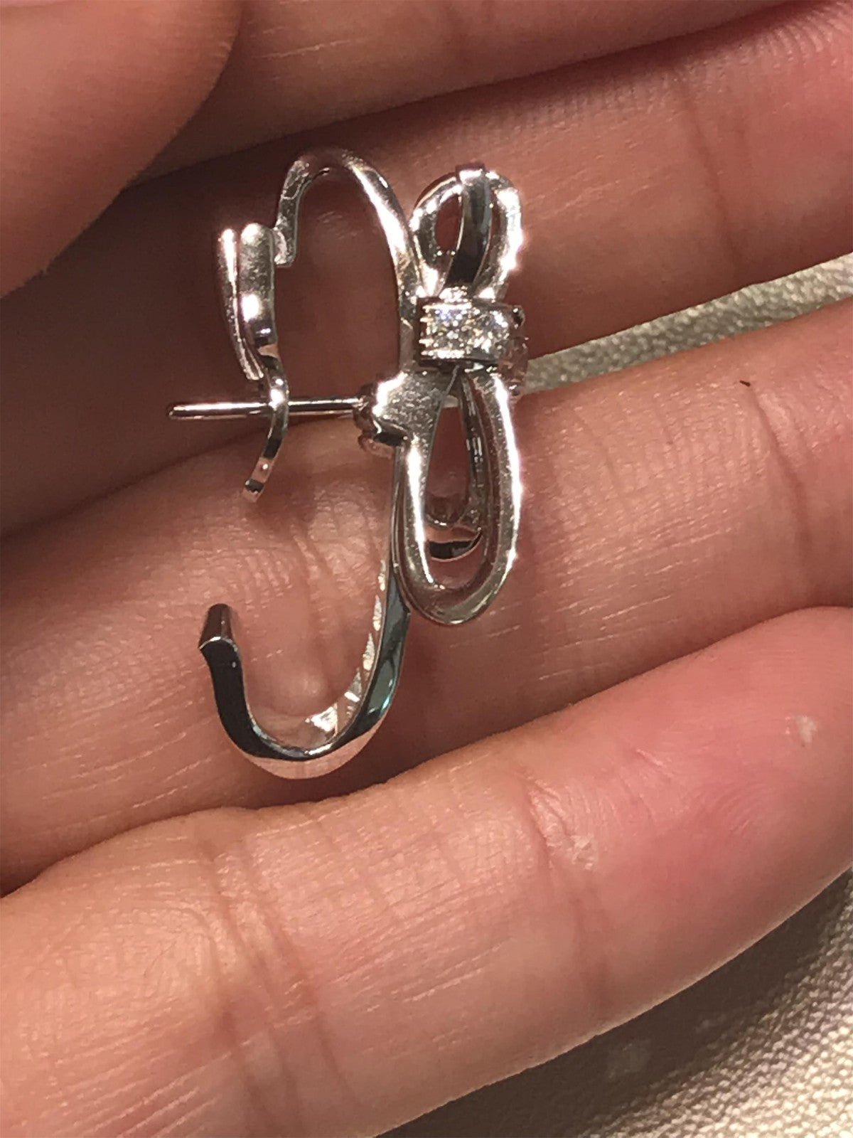 XNE-J11150 bow round diamond earrings