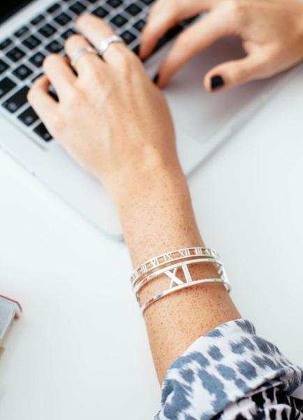 TIF-777982 wide Roman numeral bracelet