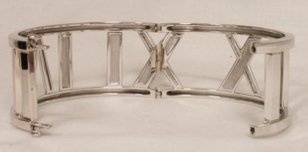 TIF-777982 wide Roman numeral bracelet
