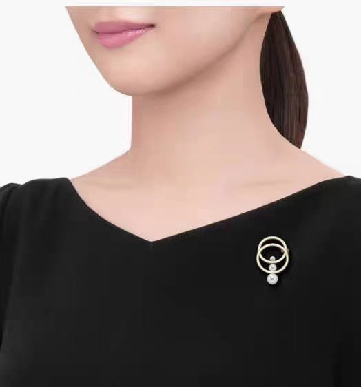 TSQ-B-4444 Three Pearl Double Ring Brooch