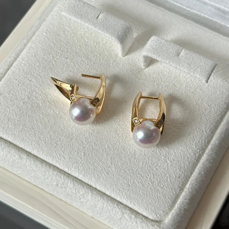 YMB-PYE01811K V-shaped pearl 9mm light gold four diamond stud earrings