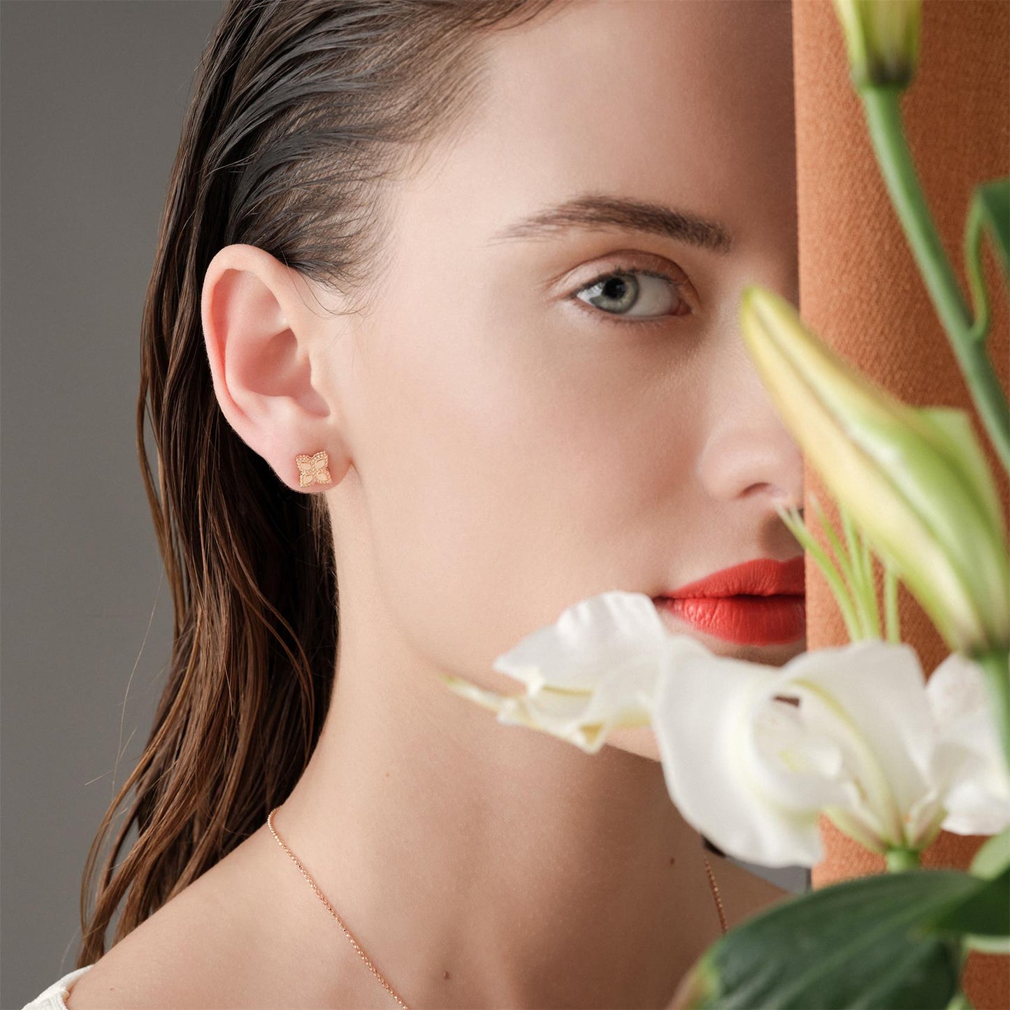 LBT-AR777EA0640 10MM four-leaf clover plain gold twisted rope pattern flying mark earrings