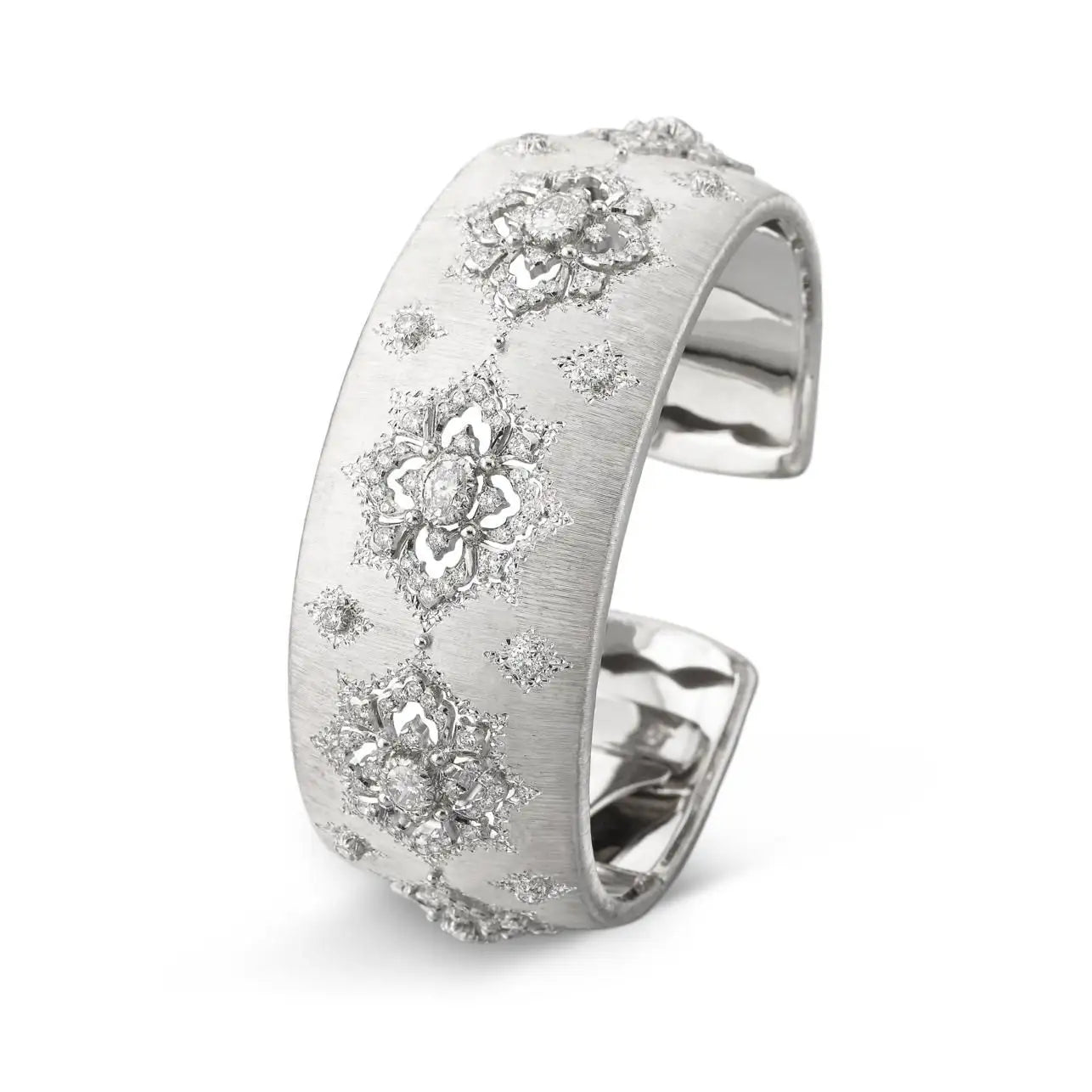 BQLT-JAUBRA007007 27mm lace hollow four-leaf clover open bracelet