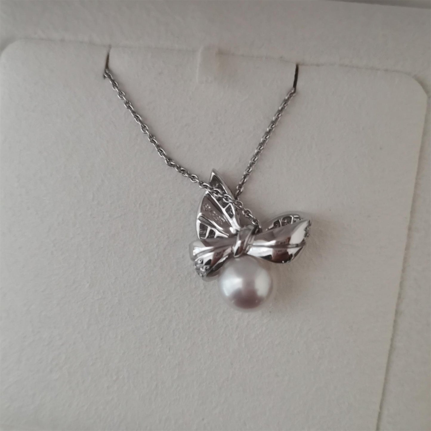 YMB-268163 Pearl Bow Pendant Pearl 8.2mm