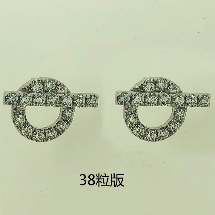 爱H仕-H232354B客版满钻Q字耳钉1.9mm