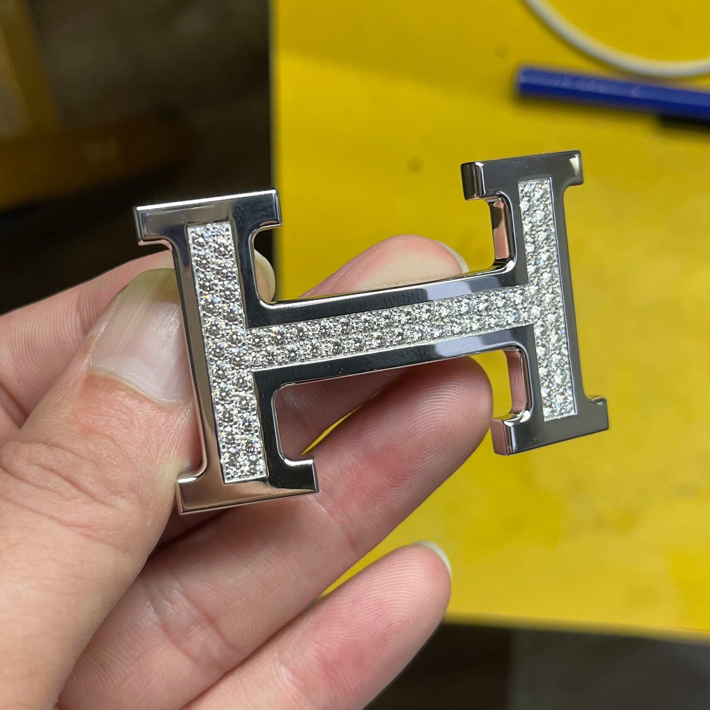 AMS-H18G0015 middle dense diamond H belt buckle