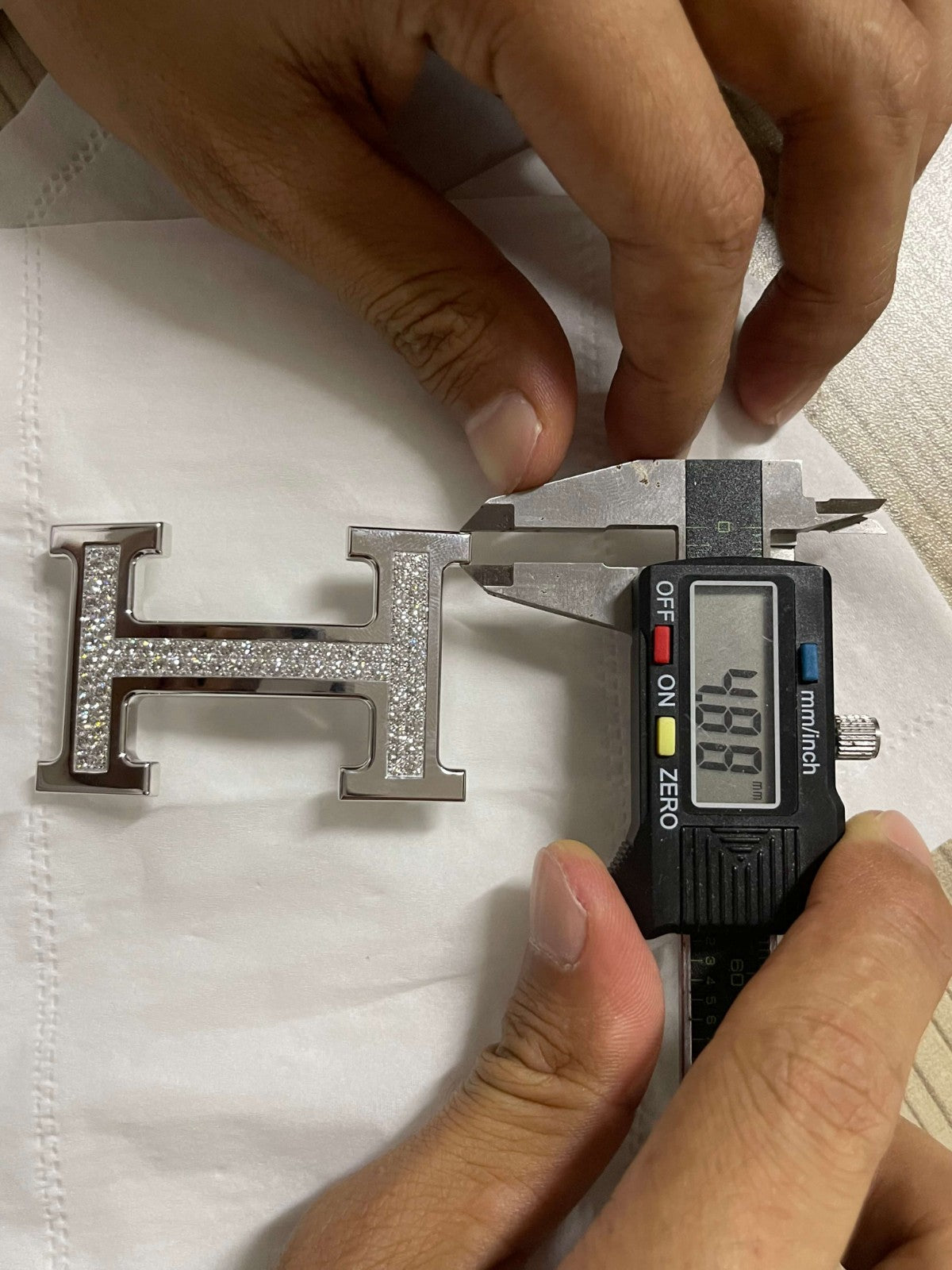 AMS-H18G0015 middle dense diamond H belt buckle