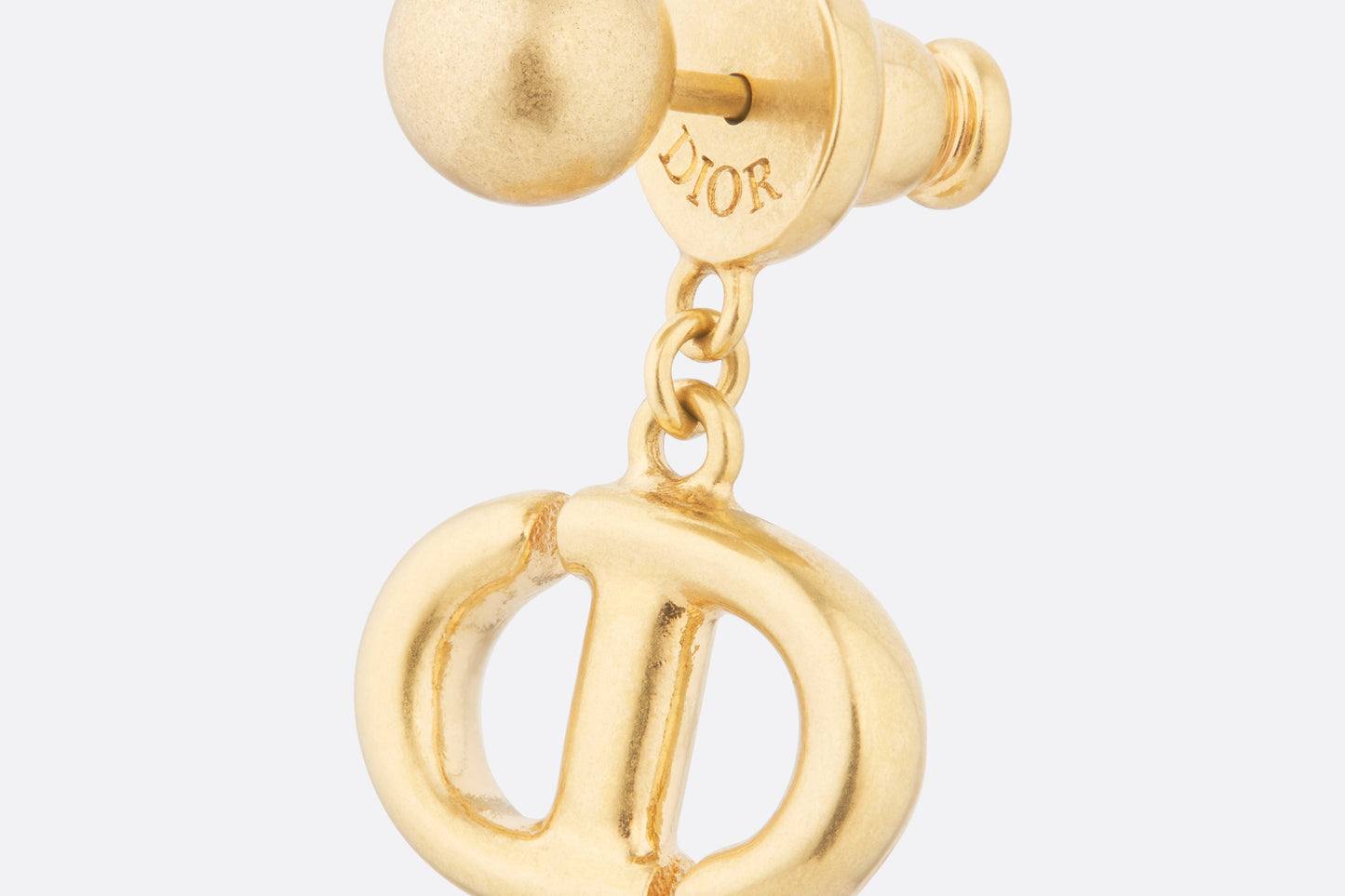 DA-E1812CDNMT round bead CD letter stud earrings