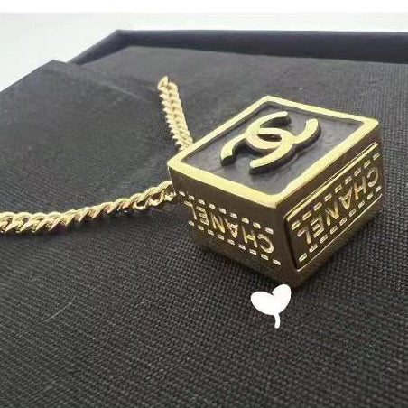XNE-J31152 17.8MM square double C paint pendant