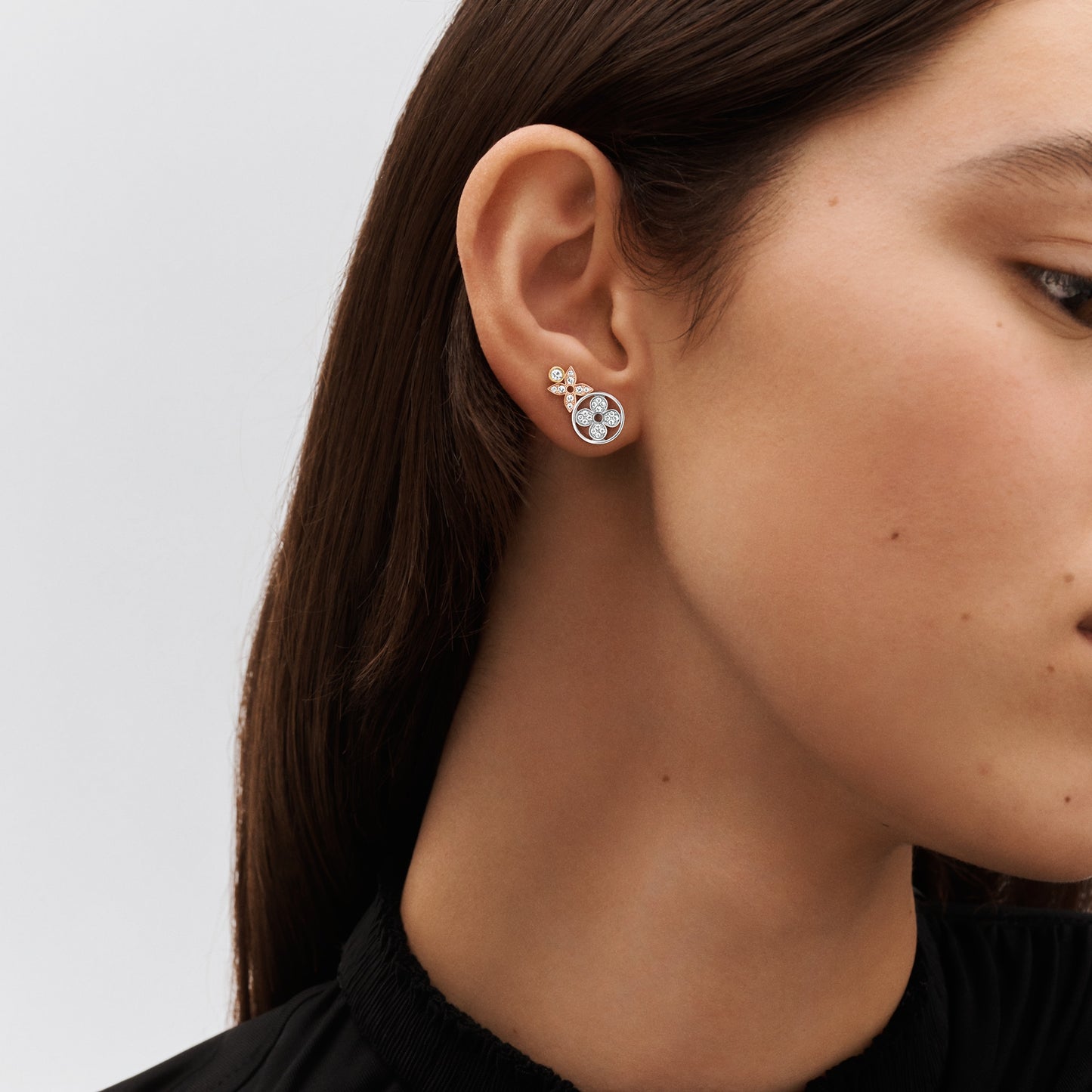 LV-Q96835 Diamond Four-leaf Round Four-leaf Stud Earrings