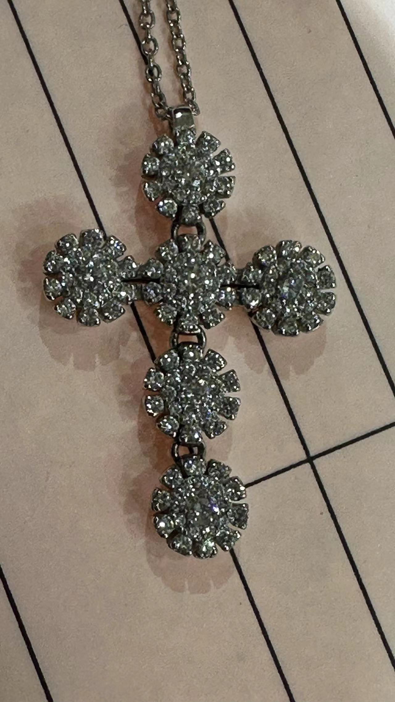DMY-20074590 Stone surround two circles cross pendant