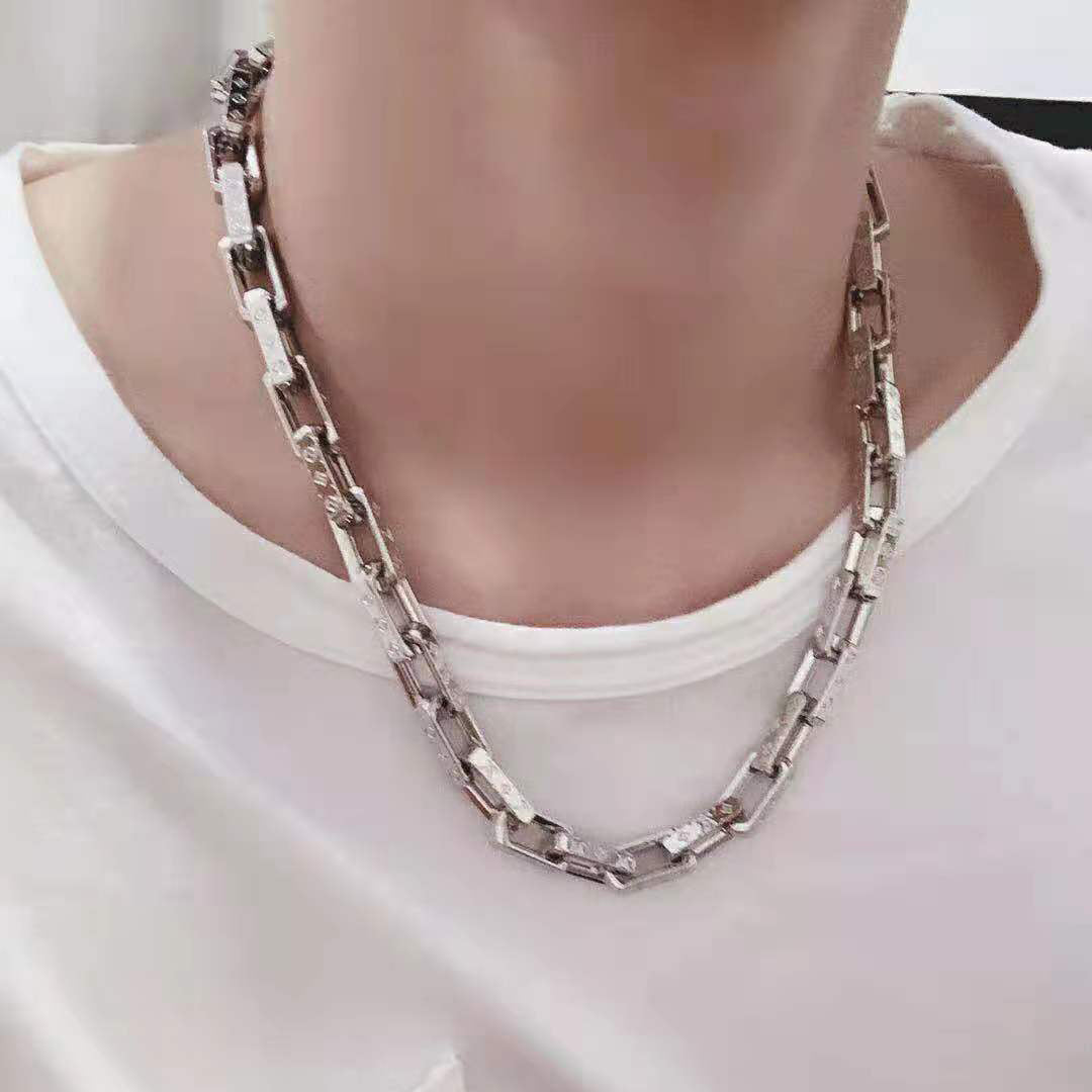 LV-M00307 cross chain necklace