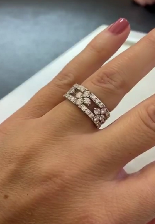 LBT-8883249AW65X梅花形钻石爱情戒指53#