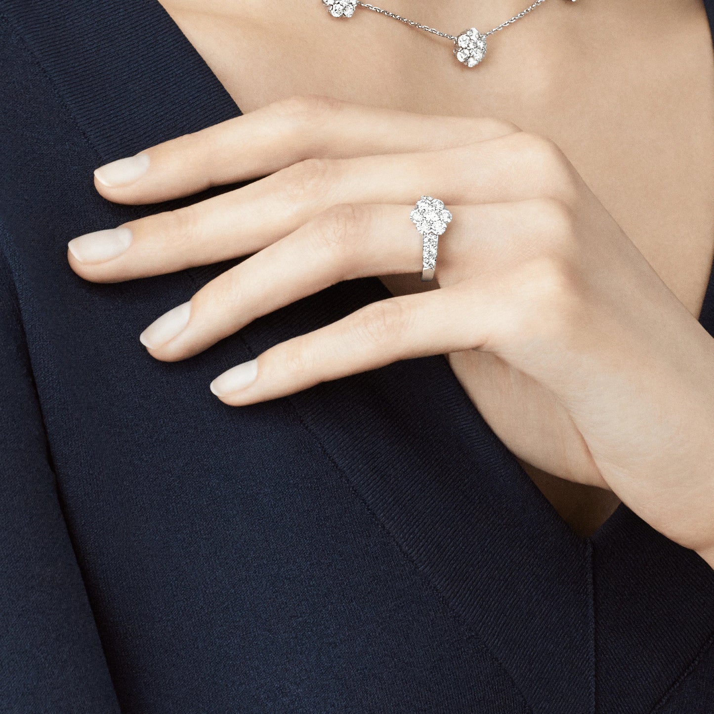 VCARA47400 large size six circumferences and one flower ring 13#
